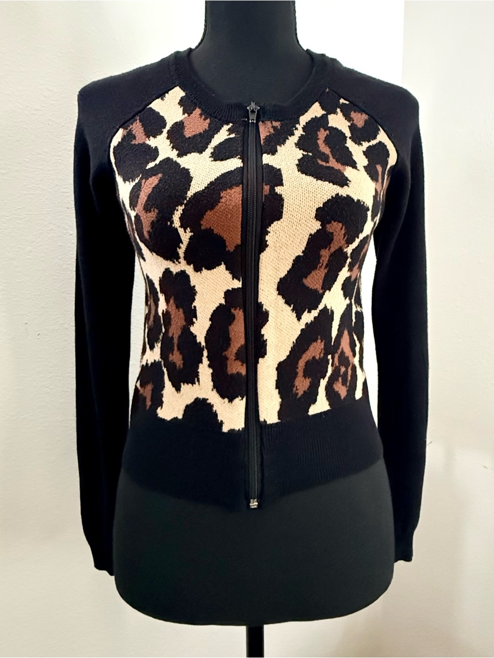 Romeo & Juliet Couture Leopard Print Front Zip Cardigan Sweater Size Small